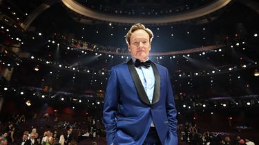 Esta imagen cortesía de la Academia de Artes y Ciencias Cinematográficas muestra al comediante y presentador estadounidense Conan OBrien posando para una foto al final de la 97.ª edición de los Premios Óscar en el Dolby Theatre de Hollywood, California, el 2 de marzo de 2025.&nbsp;