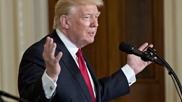 El presidente Donald Trump calificó el nombramiento de&nbsp;Robert Mueller como fiscal especial de la investigación sobre la injerencia rusa como una&nbsp;caza de brujas, aunque aseguró respetar el movimiento.