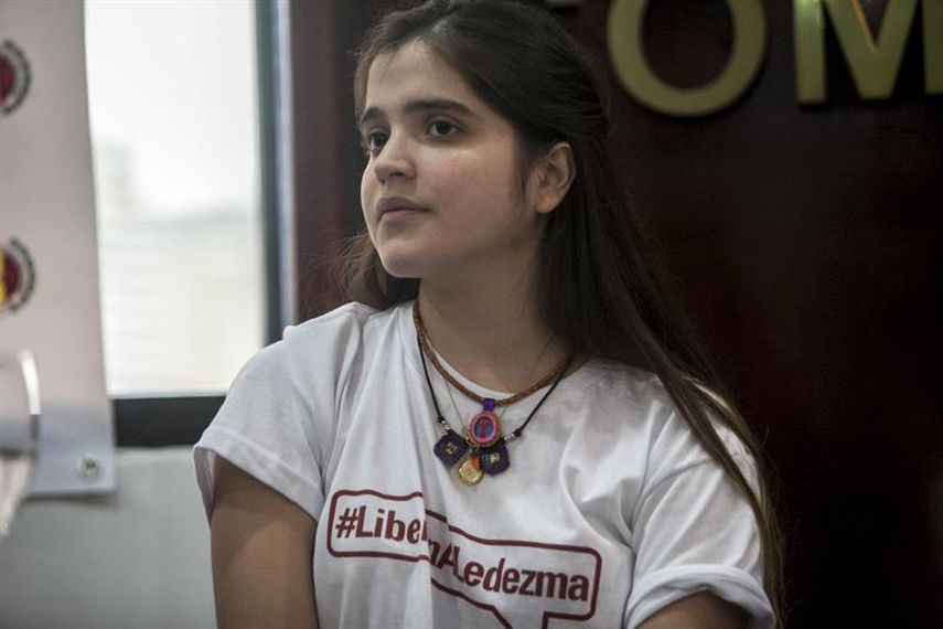 Antonieta Ledezma, hija del alcalde metropolitano de Caracas, Antonio Ledezma, participa en un acto en apoyo a su padre el 19 de marzo de 2015, en Caracas. (EFE)