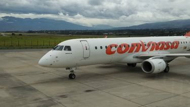 Fotografía de un avión Embraer E190, de la aerolínea Conviasa, publicada en su cuenta oficial de Twitter el 7 de mayo de 2020.