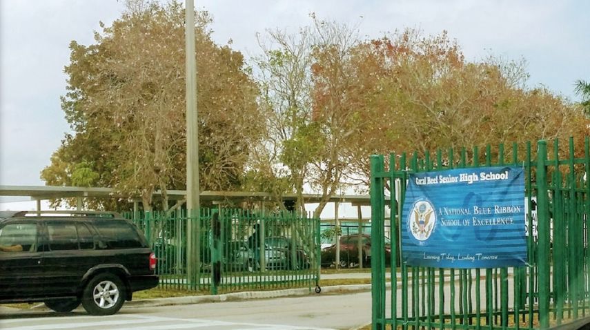 Fachada de la escuela secundaria Coral Reef.&nbsp;
