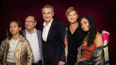 &nbsp;José Rodríguez Zapatero junto a Gustavo Petro y familia el 11MAY22 en Bogotá.&nbsp;