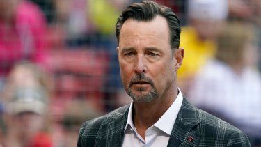 El exlanzador de los Medias Rojas de Boston, Tim Wakefield, previo a un juego contra los Atléticos de Oakland, el miércoles 15 de junio de 2022, en Boston.