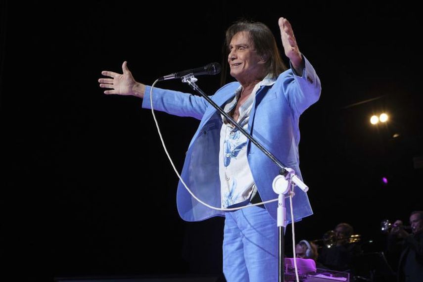 El cantante brasileño Roberto Carlos da un concierto en el Radio City Music Hall en Nueva York el domingo 8 de mayo de 2022 como parte de su gira estadounidense.