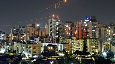 El sistema de defensa israelí intercepta un cohete lanzado desde la Franja de Gaza sobre Ascalón, Israel, el viernes 1 de diciembre de 2023.&nbsp;