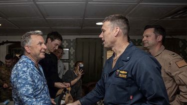 El enviado especial Steve Witkoff y el yerno del presidente Donald Trump, Jared Kushner, visitaron este sábado el portaviones USS Abraham Lincoln, ubicado en el Medio Oriente.