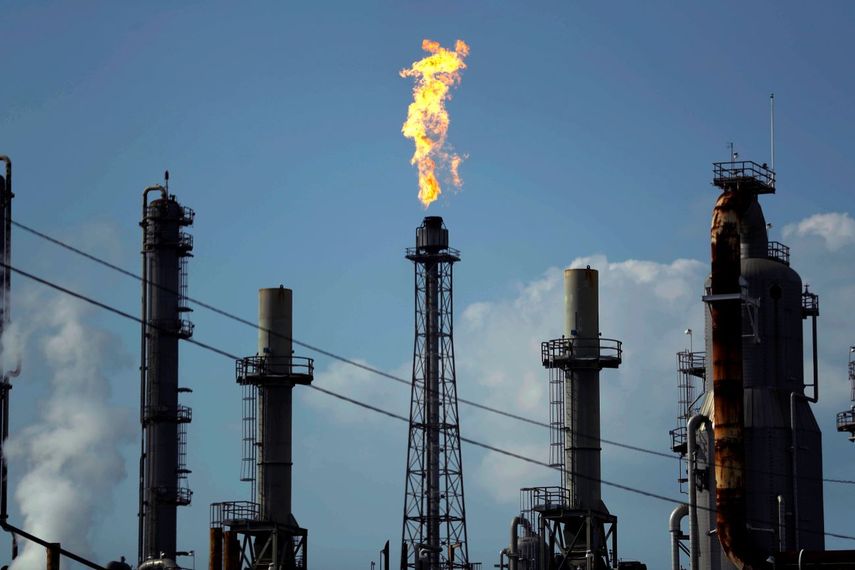 Imagen de una refinería de petróleo en EEUU.