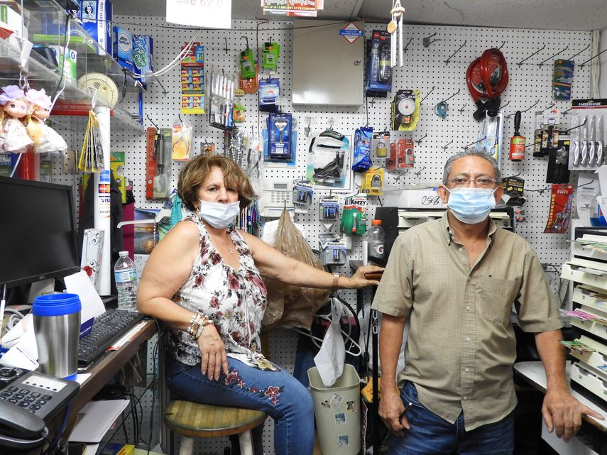 &Aacute;lvaro y Martha, due&ntilde;os de la tienda Alvamar.