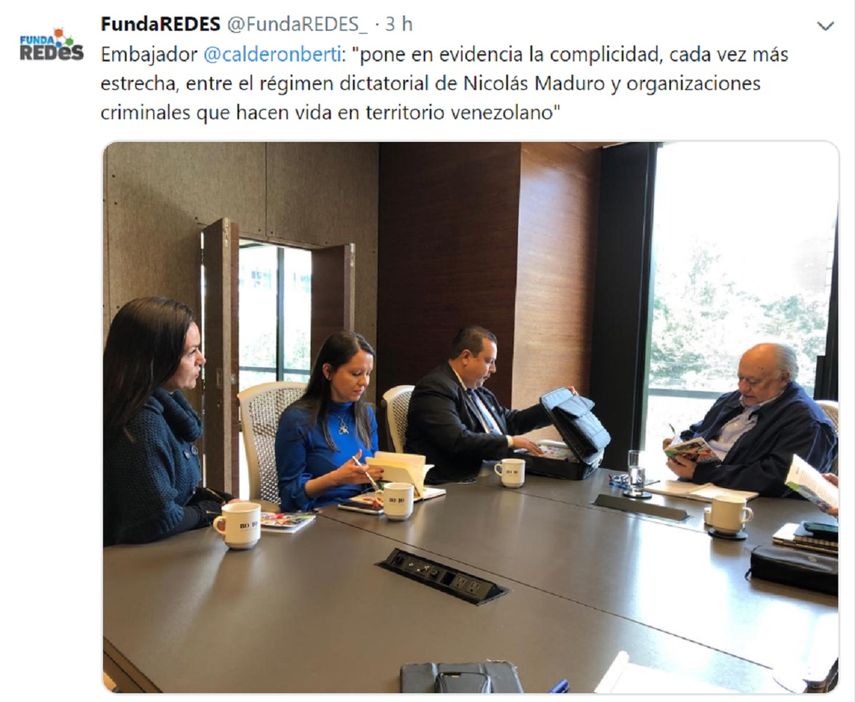 El embajador de Venezuela en Colombia Humberto Calderón Berti recibe el informe anual de la Fundación Redes, (Fundaredes), sobre la presencia en por lo menos diez estados de Venezuela, de grupos armados irregulares colombianos,.&nbsp;