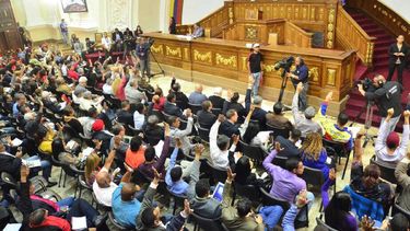 La Constituyente es considerada un ente fraudulento por buena parte de la comunidad internacional, y ejerce, pese a haber sido creada para redactar una nueva Constitución, las funciones legislativas del Parlamento.