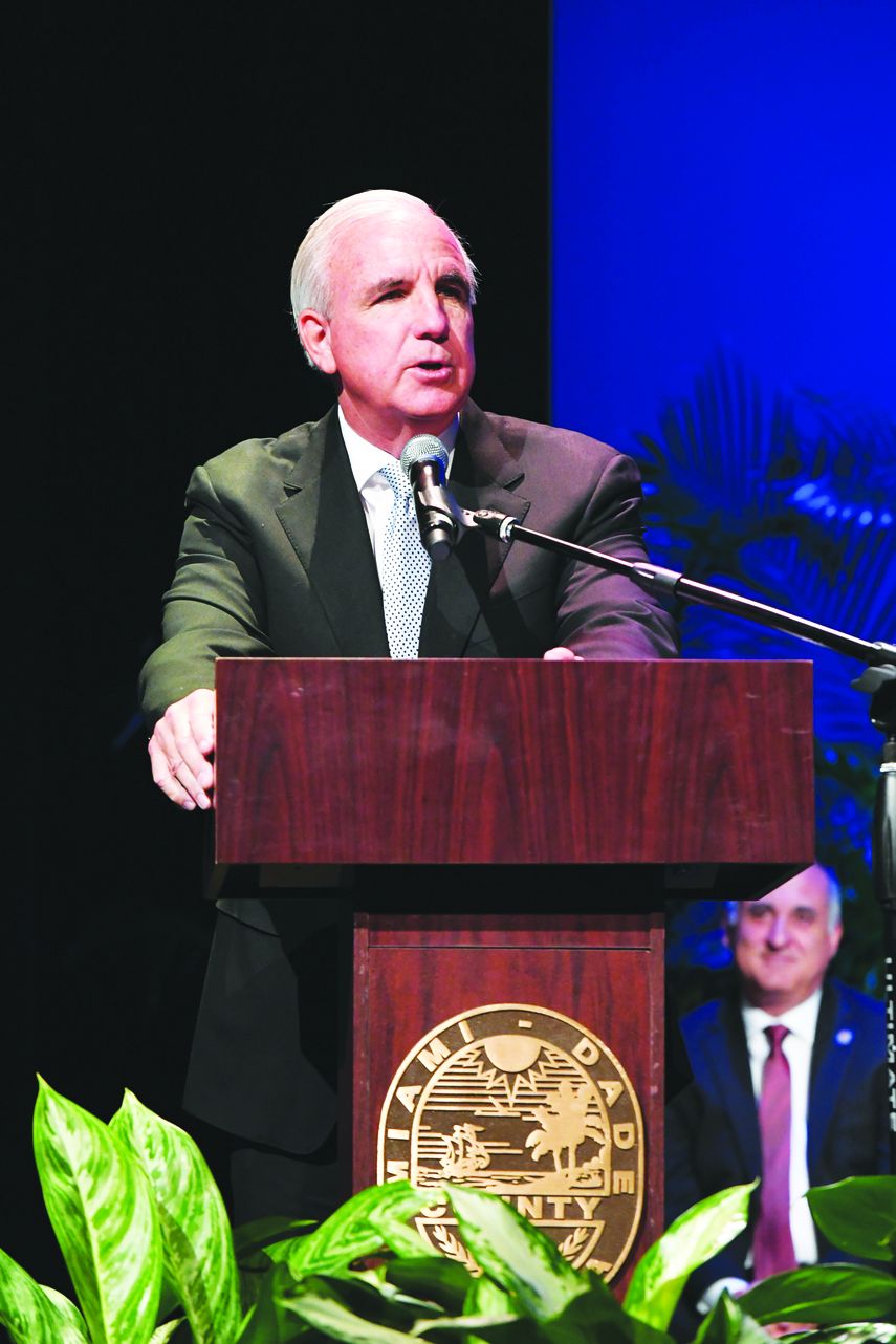 El alcalde condal&nbsp;Carlos Giménez asegura que nunca ha estado en contra de líneas del Smart Plan con vías férreas.