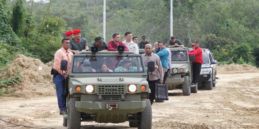 La expresión “Gobierno Militar” comenzó a aparecer en diversos mensajes emitidos vía Twitter por el Ministerio para la Defensa de Venezuela, luego que el general Vladimir Padrino López asumiera el cargo de ministro el 27OCT14. La expresión sustituye la