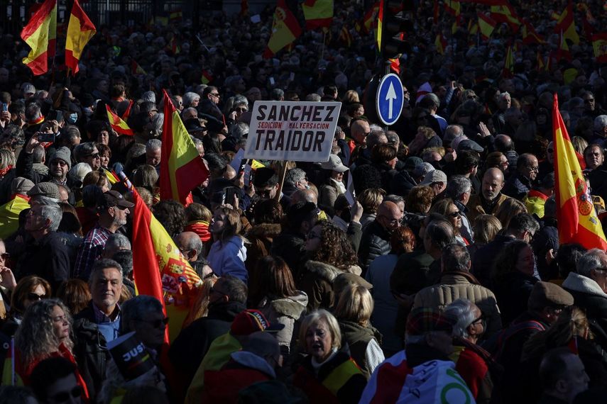 Miles de españoles salieron a las calles a protestar contra el gobierno de Pedro Sánchez.