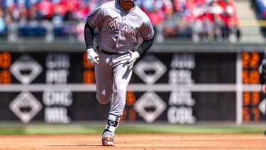 El venezolano Miguel Rojas despachó dos cuadrangulares.