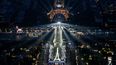 Una fotografía tomada desde un helicóptero el 26 de julio de 2024 muestra una vista aérea de la Torre Eiffel y los anillos olímpicos iluminados durante la ceremonia de apertura de los Juegos Olímpicos París 2024. Una fotografía tomada desde un helicóptero el 26 de julio de 2024 muestra una vista aérea de la Torre Eiffel y los anillos olímpicos iluminados durante la ceremonia de apertura de los Juegos Olímpicos París 2024.