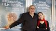 El director de La reina de los jueves, Orlando Rojas junto a la protagonista del filme, la bailarina Rosario Suárez. (CORTESÍA). 