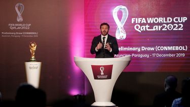 Alejandro Domínguez, presidente de la Confederación Sudamericana de Fútbol (Conmebol), inaugura el sorteo para las eliminatorias sudamericanas para la Copa del Mundo Qatar 2022 en Asunción, Paraguay, el martes 17 de diciembre de 2019