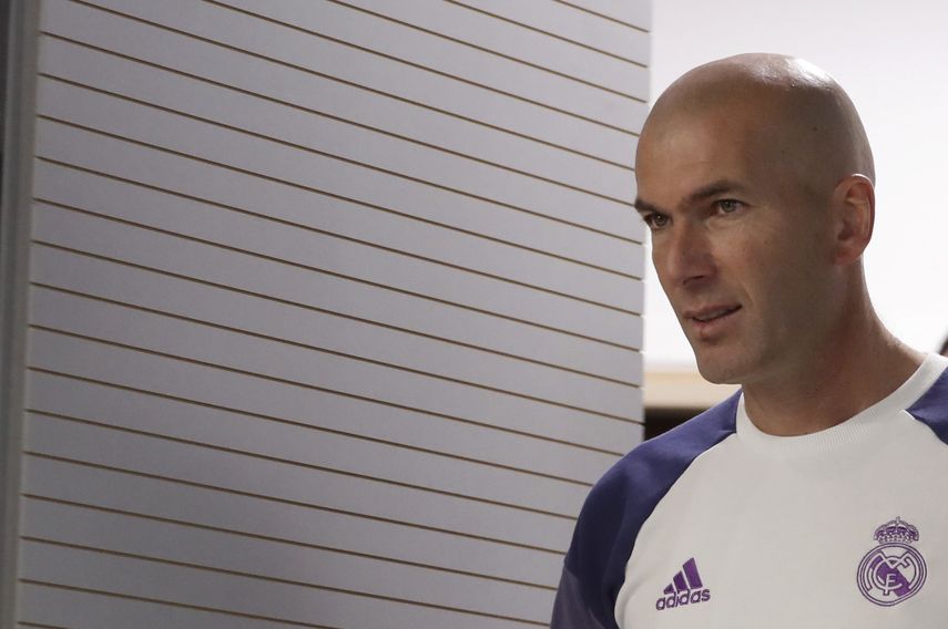 Zidane se mostró alegre y tranquilo a un día del Clásico en el Camp Nou