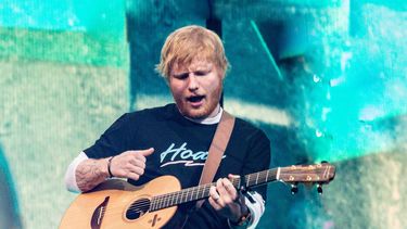 Ed Sheeran se fue a las 22:47 vestido con una camiseta de la selección española después de ondear la bandera de España y ser vitoreado por todo el estadio.&nbsp;