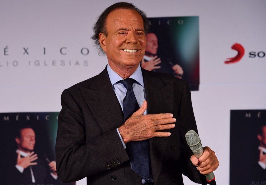 El cantante español Julio Iglesias durante una conferencia de prensa de promoción del álbum México en la Ciudad de México, el 23 de septiembre de 2015. &nbsp;