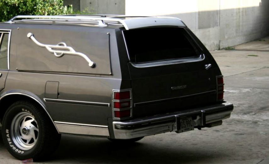 Coche fúnebre robado fue encontrado con el muerto dentro.&nbsp;