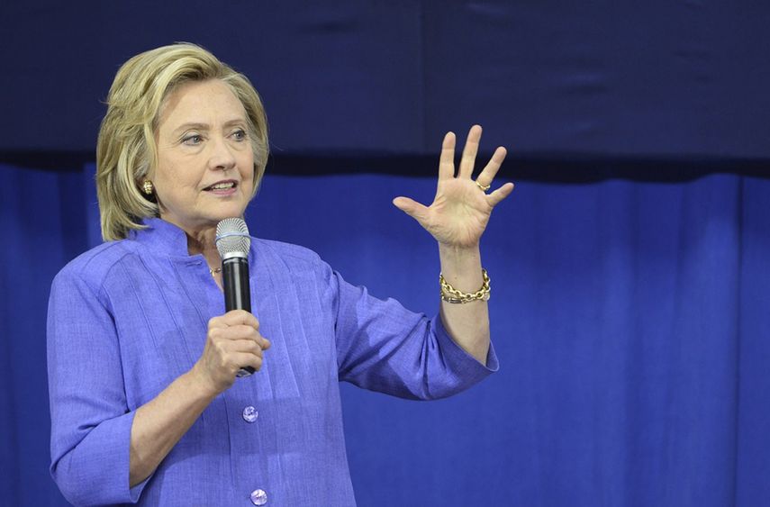 Este mismo jueves, Clinton concederá una entrevista al canal hispano Telemundo desde Miami, y la semana entrante acudirá a la Gala Anual de Premios del Instituto del Caucus Hispano del Congreso (CHCI), cuyo discurso de apertura correrá a cargo del pres