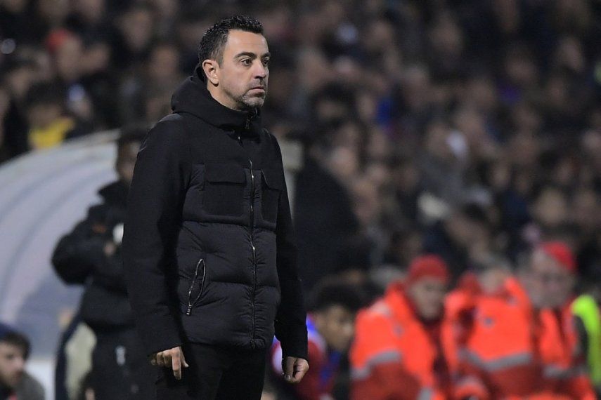 El DT del FC Barcelona Xavi Hernández sin palabras durante el duelo de Copa del Rey ante el equipo de tercera división, el Intercity