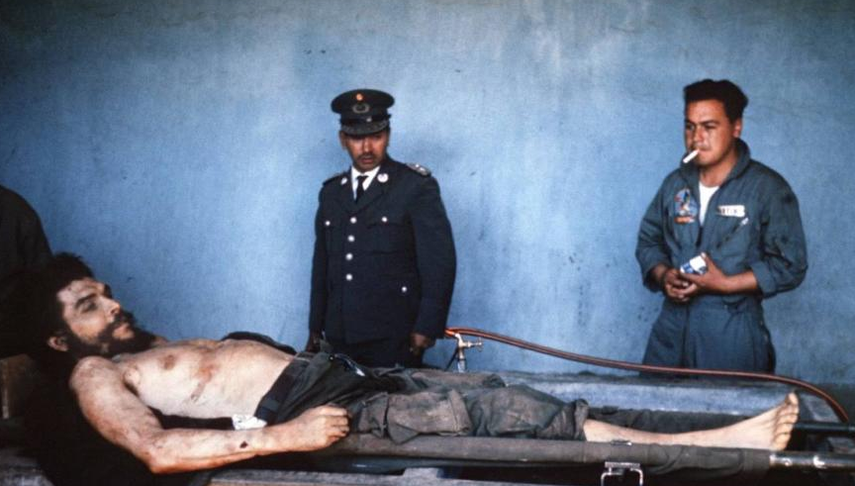 Una imagen tomada en 10 de octubre 1967 muestra el cuerpo de Ernesto Che Guevara, el héroe de origen argentino de los revolucionarios de América Latina. (Archivo DLA)