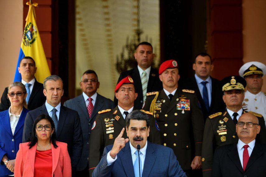 El dictador Nicolás Maduro junto a altos jefes militares durante una conferencia de prensa el pasado 12 de marzo. A la derecha Vladimir Padrino, otros de los más buscados por Estados Unidos por narcotráfico y terrorismo.&nbsp;