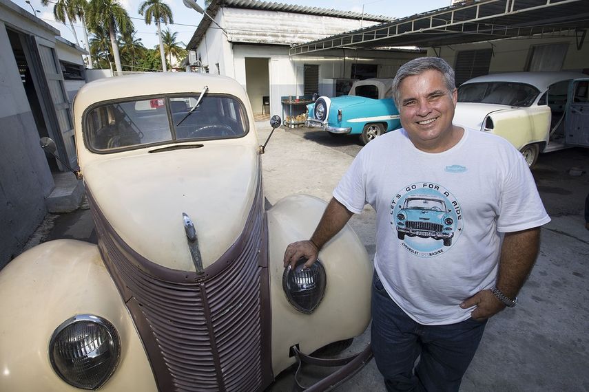 Julio Álvarez, cofundador del taller de restauración para automóviles clásicos estadounidenses y servicio de autos de lujo, NostalgiCar, es uno de los firmantes de la carta de los empresarios cubanos a EEUU.