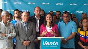 Señaló que no hay forma en que los venezolanos se queden callados  ya que desde hace tiempo las garantías constitucionales desaparecieron  en Venezuela.