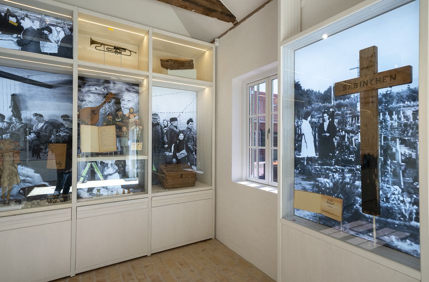 Esta foto de archivo tomada el 24 de junio de 2022 muestra una vista interior del nuevo Museo de Refugiados de Dinamarca Flugt en Oksboel, suroeste de Dinamarca.