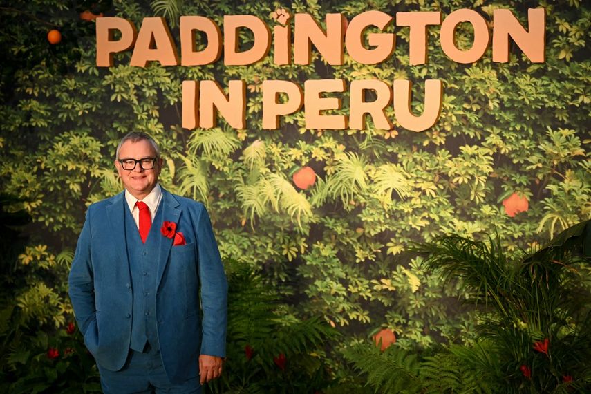 El actor británico Hugh Bonneville posa en la alfombra roja a su llegada para asistir al estreno mundial de la película Paddington In Peru en Londres, el 3 de noviembre de 2024.