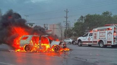 La camioneta del representante de la fiscalía federal de México fue hallada incendiada en el Bulevar Hidalgo, en Reynosa, el 4 de agosto
