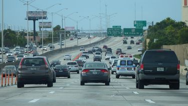Vista parcial de la autorpista I-95 en Miami, Florida.