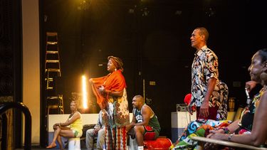 Betsayda y la Parranda El Clavo ensayan el estreno mundial del musical Viva la parranda, en el Colony Theatre, en Miami Beach.