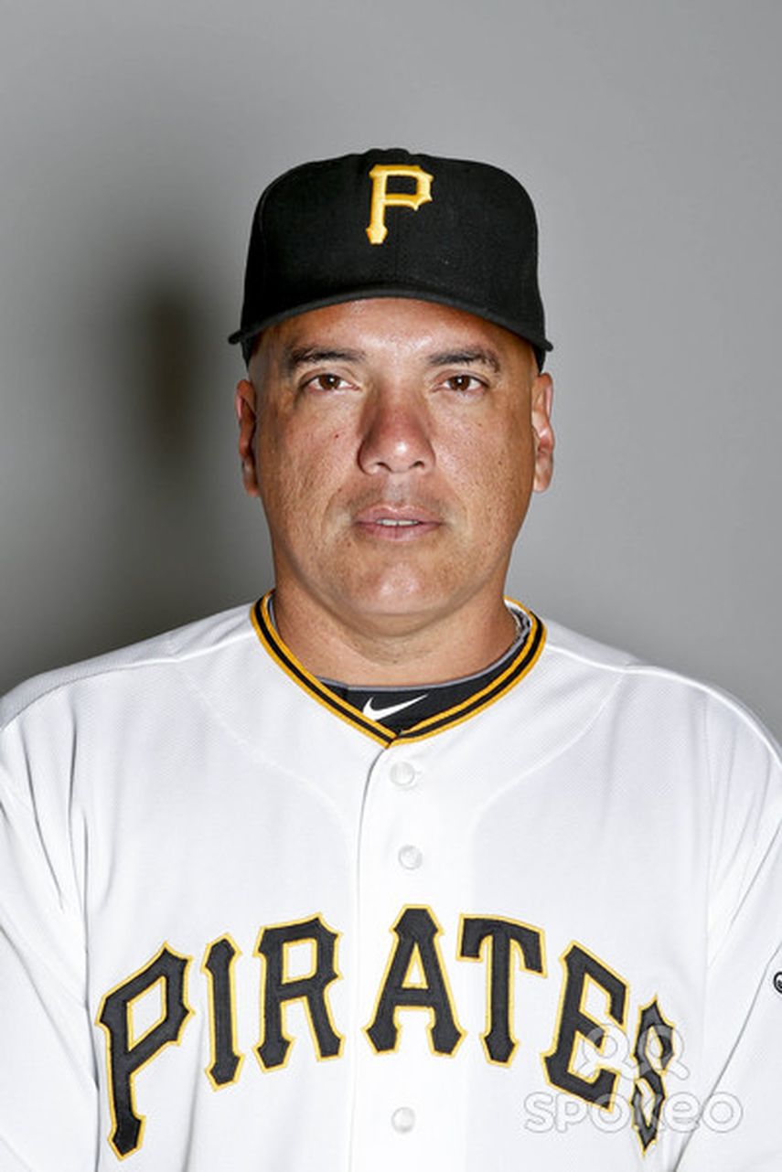 Heberto Andrade, en su rol de instructor especial de los Piratas de Pittsburgh, sabe cómo ayudar a los jóvenes peloteros en su desarrollo