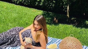 Sof&iacute;a Vergara posa desde su casa en conmemoraci&oacute;n al Memorial Day.