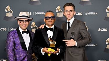 El álbum A Tribute to Benny Moré and Nat King Cole fue galardonado con el Grammy al Mejor Álbum de Latin Jazz