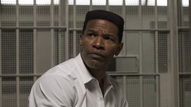 En esta imagen difundida por Warner Bros Pictures, el actor Jamie Foxx en una escena de la pel&iacute;cula Just Mercy.&nbsp;