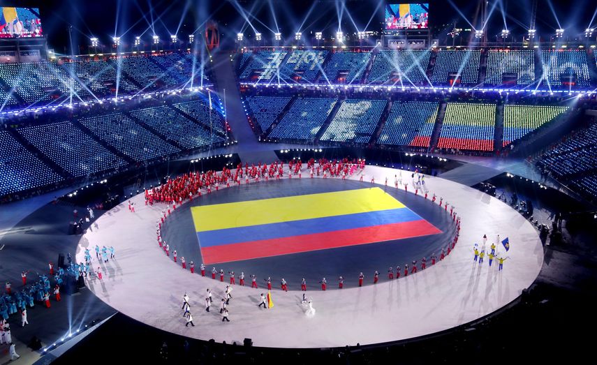 La delegación colombiana haciendo su paso por el estadio Olímpico.