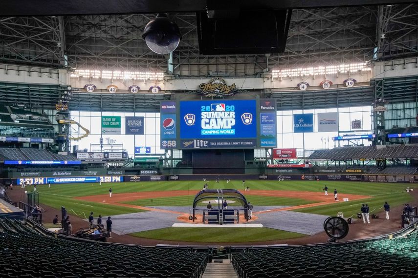 La foto del lunes 6 de julio de 2020, muestra la pr&aacute;ctica de los Cerveceros de Milwaukee, en el Miller Park&nbsp;