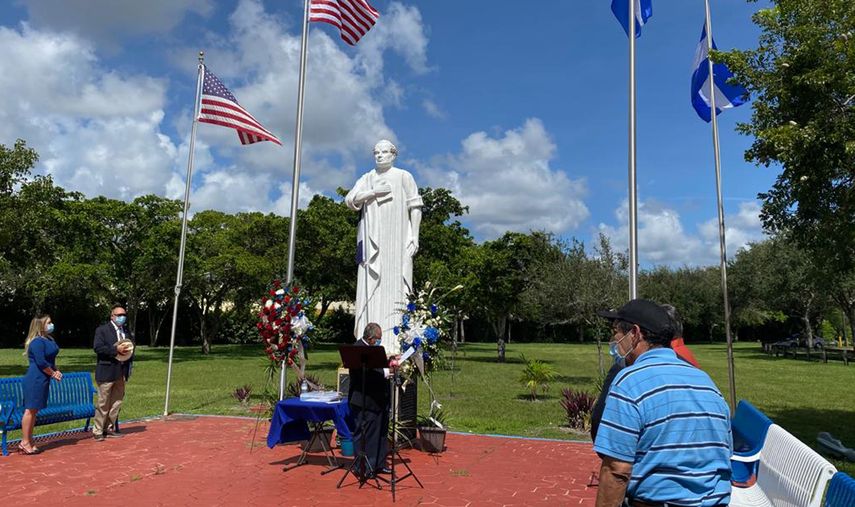 Vista parcial de emotivo acto por la independencia de Centroam&eacute;rica, Miami 2020.