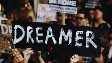 De las aproximadamente 154.200 personas cuyo DACA expira entre septiembre de 2017 y marzo de 2018, solo 106.000 tienen peticiones pendientes o el Servicio de Inmigración y Ciudadanía (USCIS) ya ha otorgado la renovación.