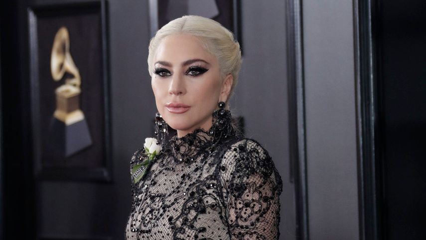 La Academia de la Grabación anunció hoy en un comunicado que, además de Lady Gaga, aparecerán por el escenario del Staples Center de la ciudad californiana otros músicos.