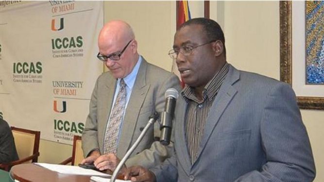 Mencionó también como prioridad la necesidad de cambiar el sistema de Radio Martí, para que se ponga al servicio de la lucha y la libertad en Cuba.