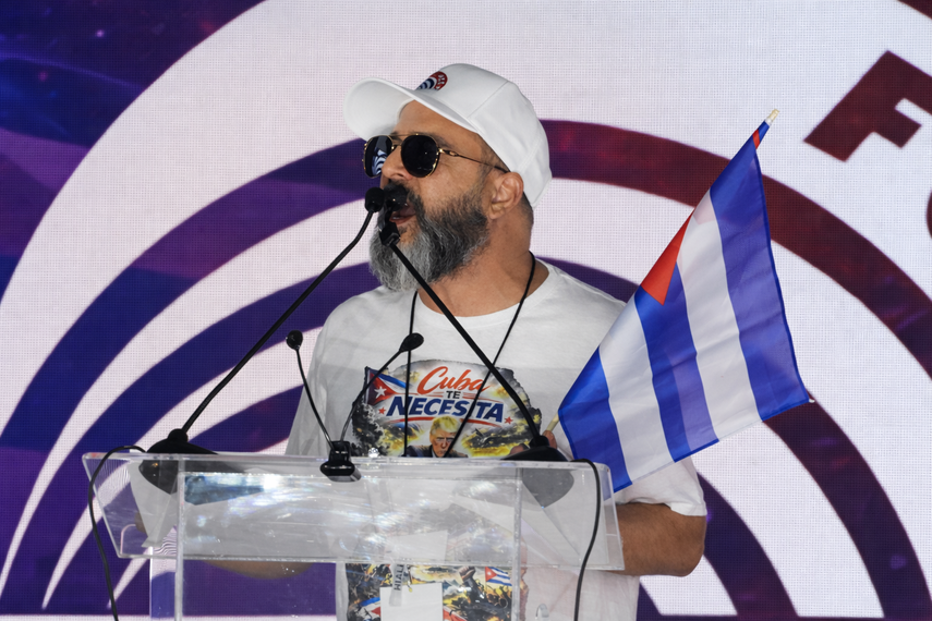 El influencer Alex Otaola en contra de las negociaciones con el régimen de los Castro. 
