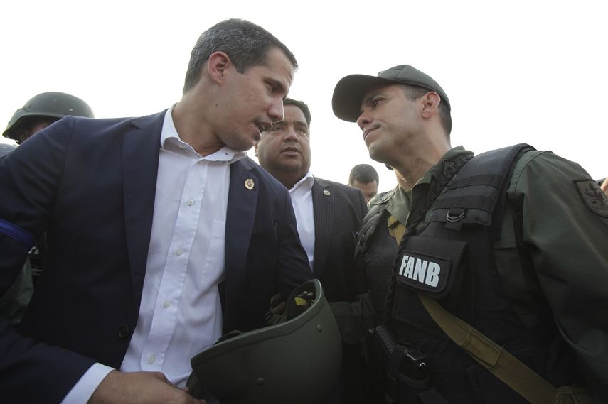 Venezuela Guaido y militares Abril 30 2019 ARCHIVO AP.jpg