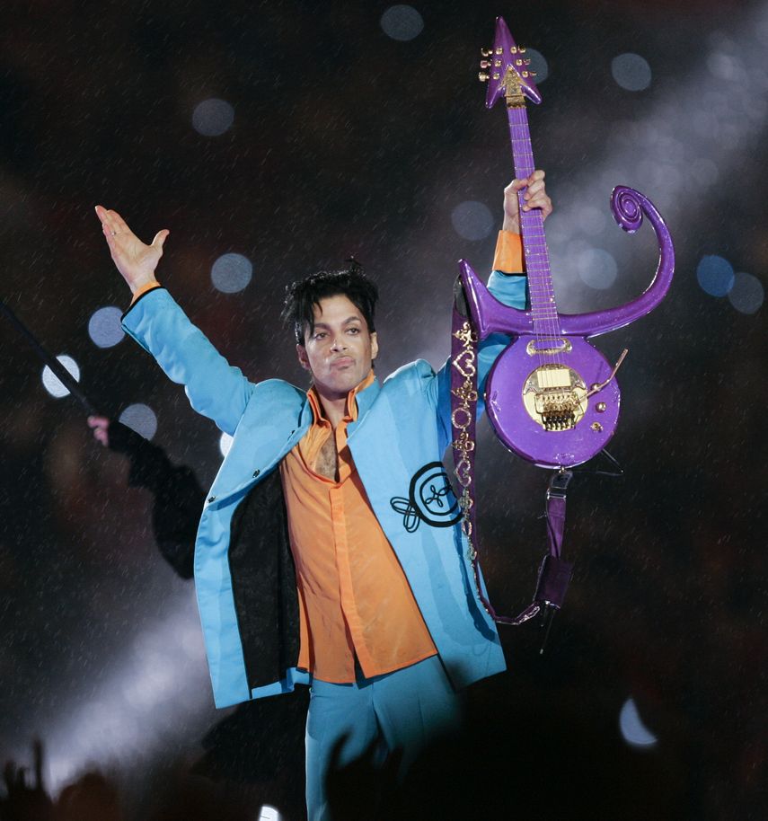 En esta fotograf&iacute;a de archivo del cuatro de febrero de 2007, Prince durante su presentaci&oacute;n en el espect&aacute;culo de medio tiempo del Super Bowl XLI en Miami.&nbsp;
