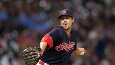 Andrew Miller se llevó el triunfo al lanzar una entrada y un tercio, con tres ponches, sin permitir imparables